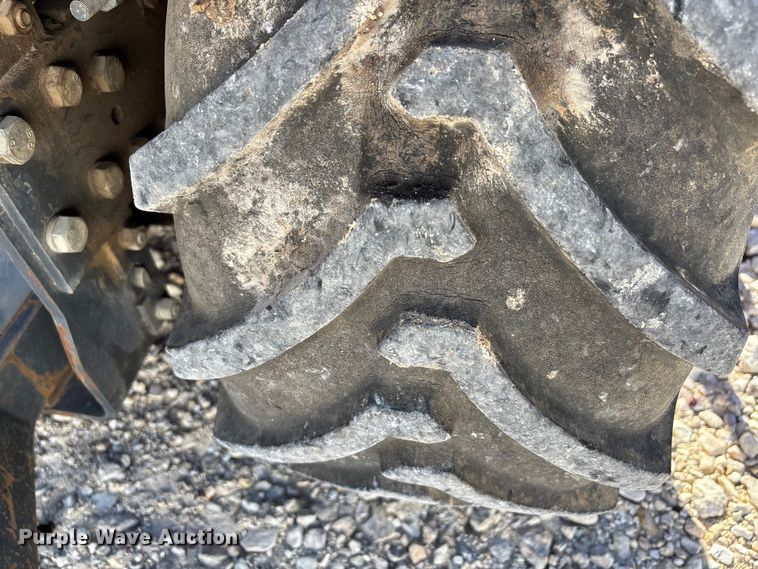 image for item EJ7723 Kubota BX2200D MFWD tractor