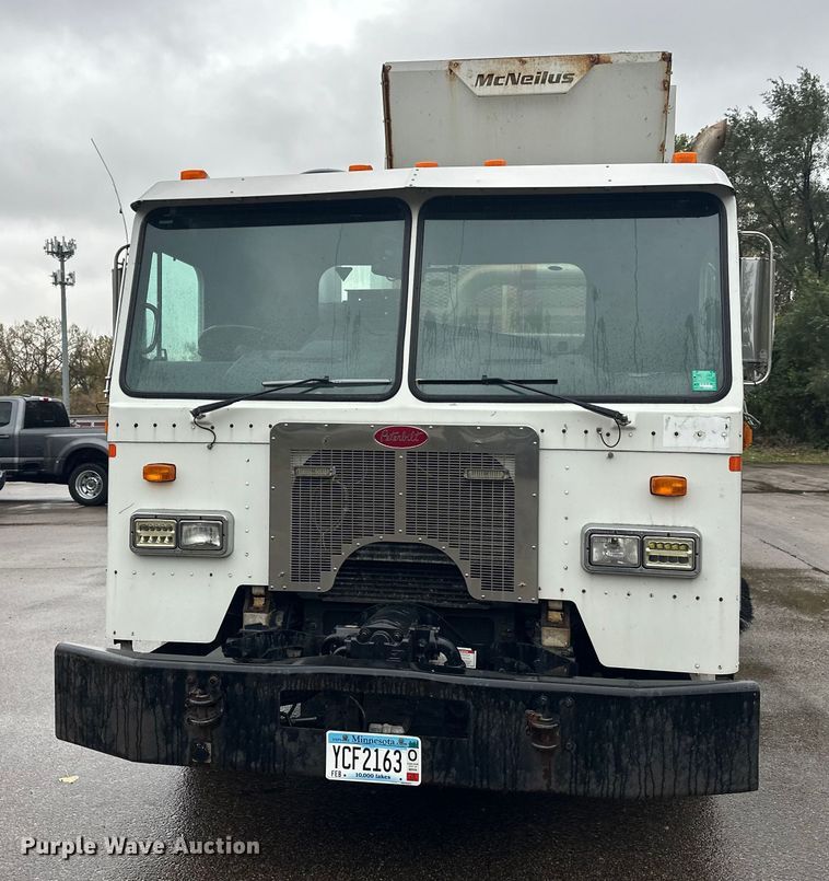 image for item EL0067 2008 Peterbilt PB320 refuse truck