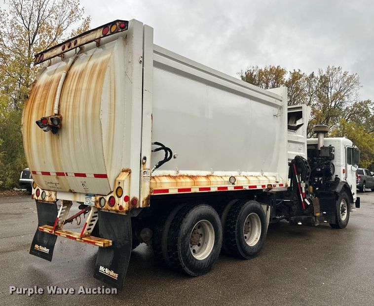 image for item EL0067 2008 Peterbilt PB320 refuse truck