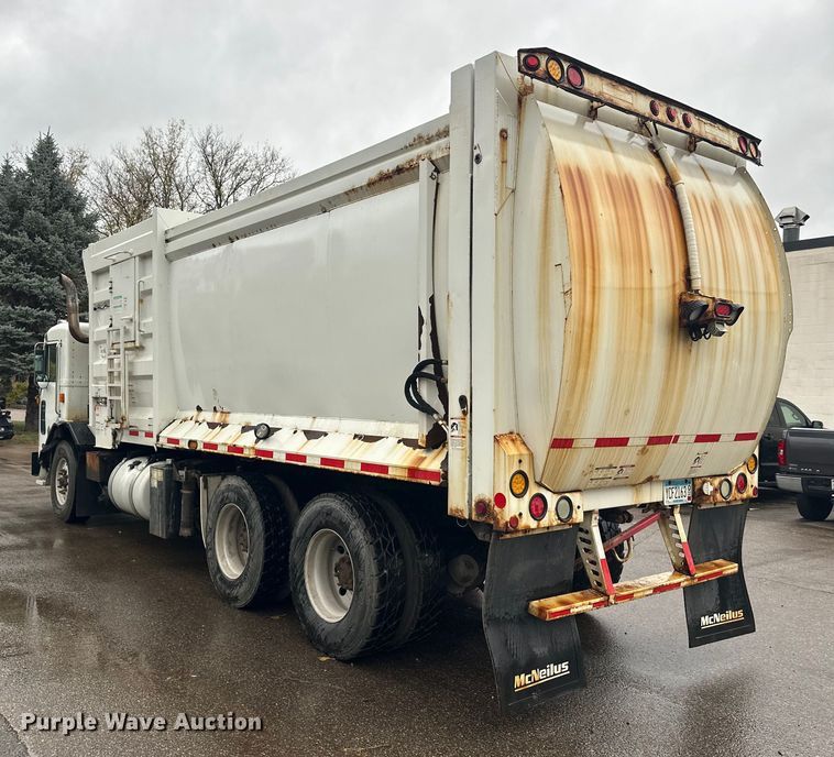 image for item EL0067 2008 Peterbilt PB320 refuse truck