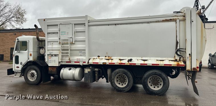 image for item EL0067 2008 Peterbilt PB320 refuse truck