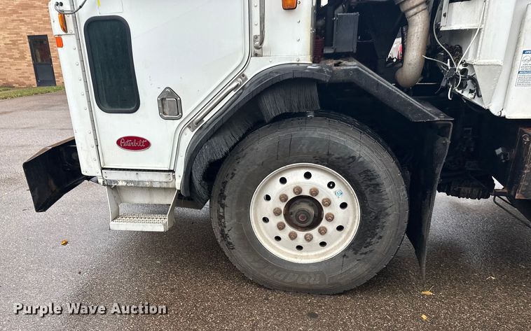 image for item EL0067 2008 Peterbilt PB320 refuse truck