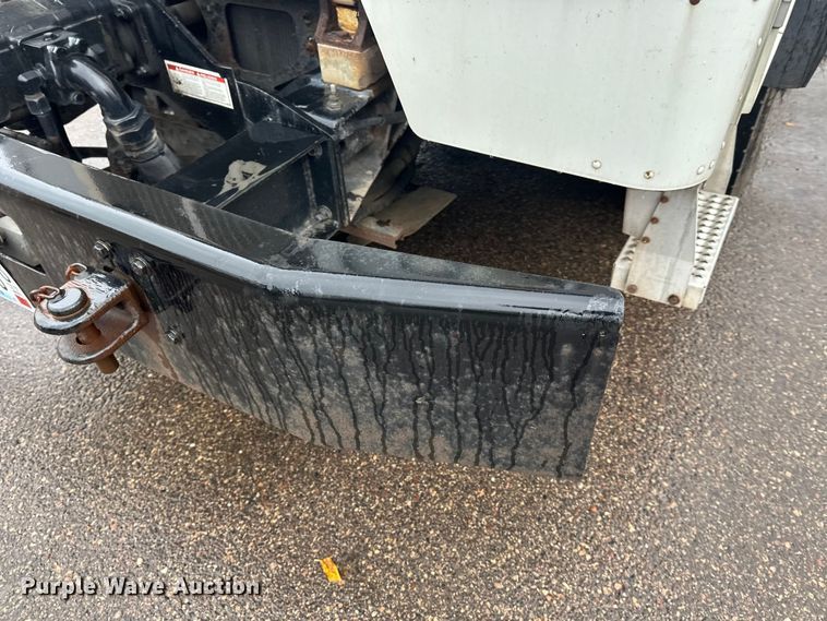 image for item EL0067 2008 Peterbilt PB320 refuse truck