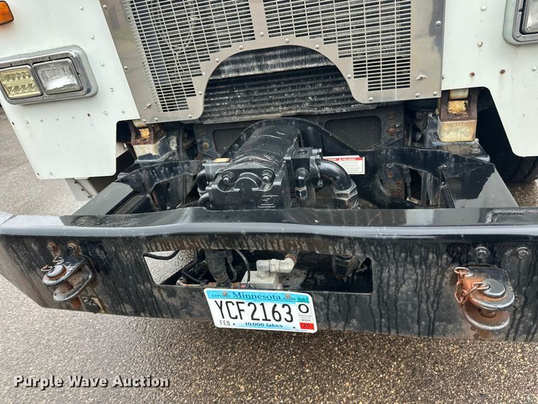 image for item EL0067 2008 Peterbilt PB320 refuse truck