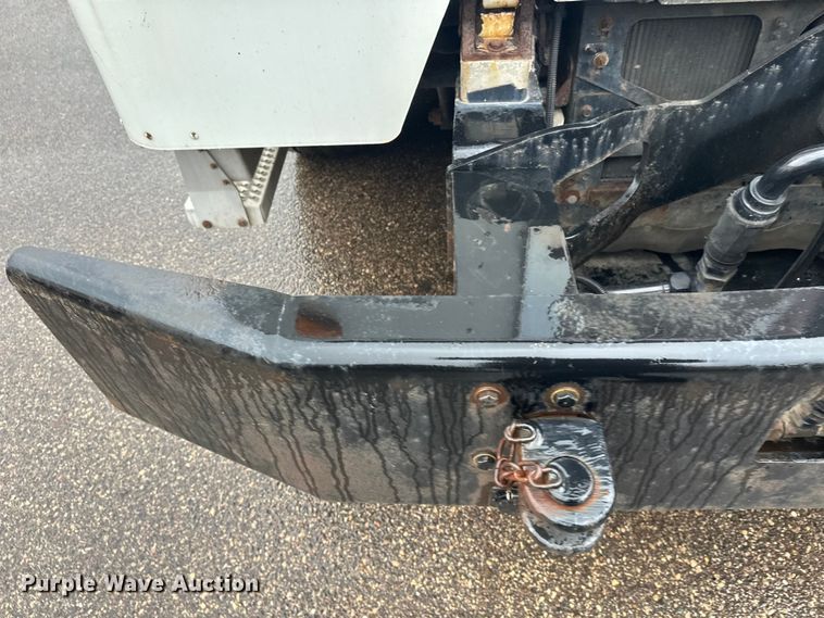 image for item EL0067 2008 Peterbilt PB320 refuse truck