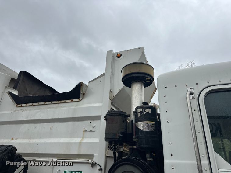 image for item EL0067 2008 Peterbilt PB320 refuse truck