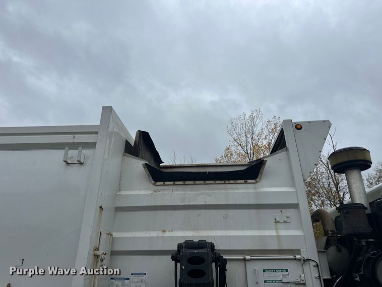 image for item EL0067 2008 Peterbilt PB320 refuse truck