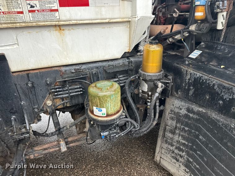 image for item EL0067 2008 Peterbilt PB320 refuse truck