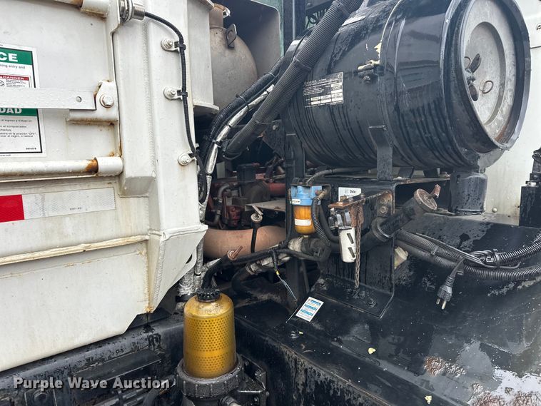 image for item EL0067 2008 Peterbilt PB320 refuse truck