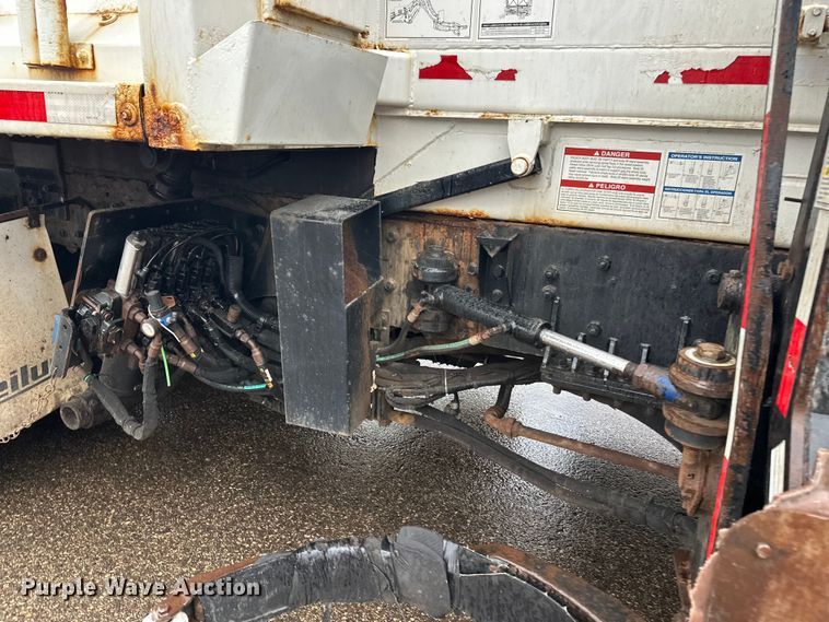 image for item EL0067 2008 Peterbilt PB320 refuse truck