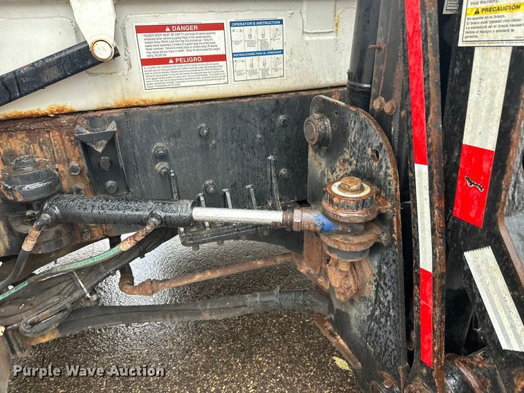 image for item EL0067 2008 Peterbilt PB320 refuse truck