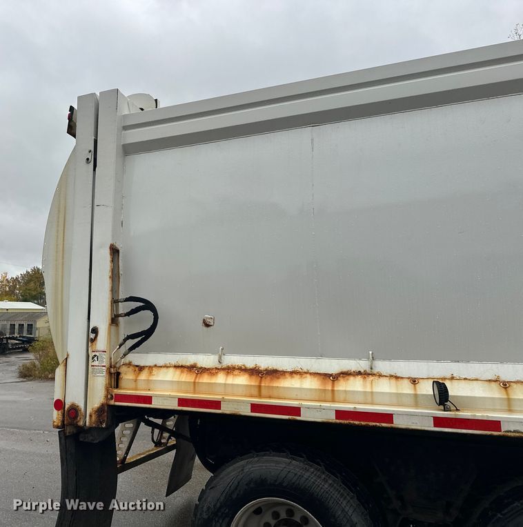 image for item EL0067 2008 Peterbilt PB320 refuse truck