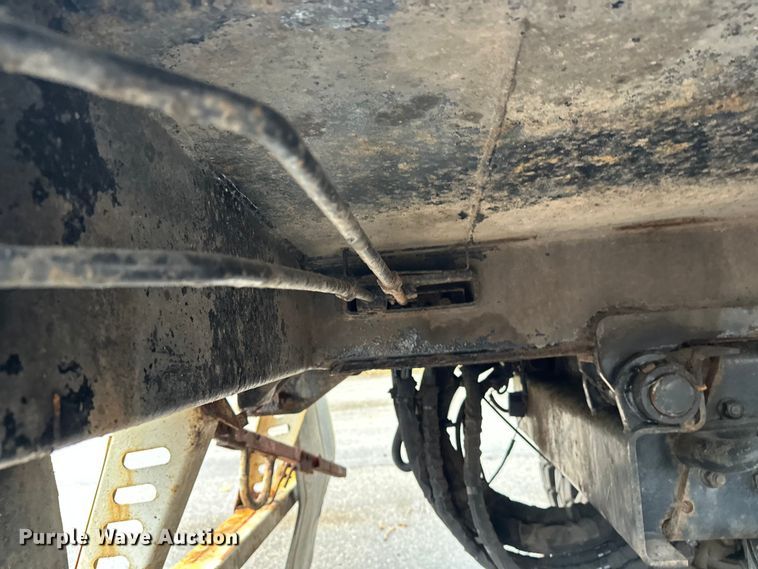 image for item EL0067 2008 Peterbilt PB320 refuse truck