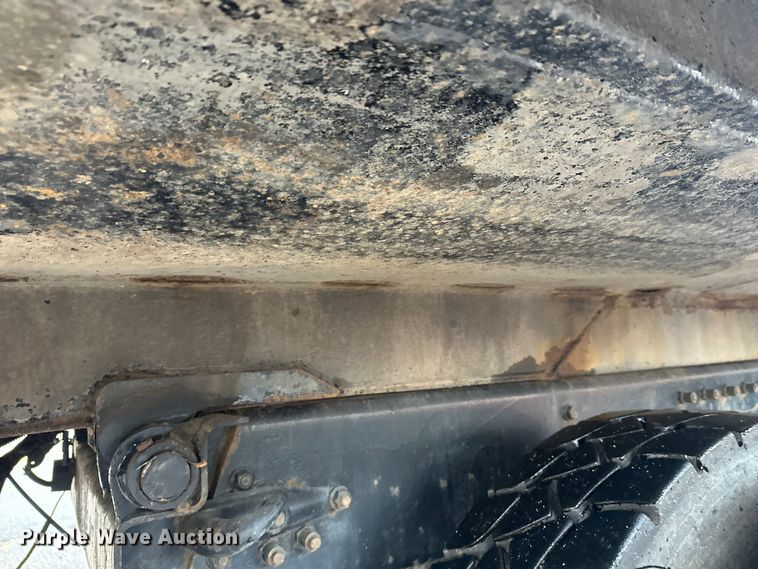 image for item EL0067 2008 Peterbilt PB320 refuse truck