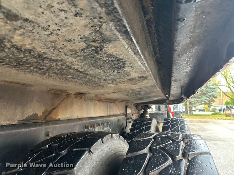 image for item EL0067 2008 Peterbilt PB320 refuse truck