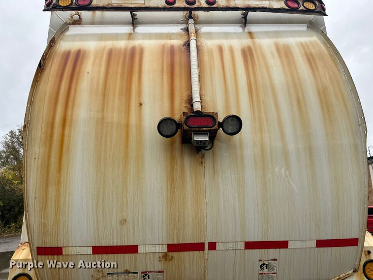 image for item EL0067 2008 Peterbilt PB320 refuse truck