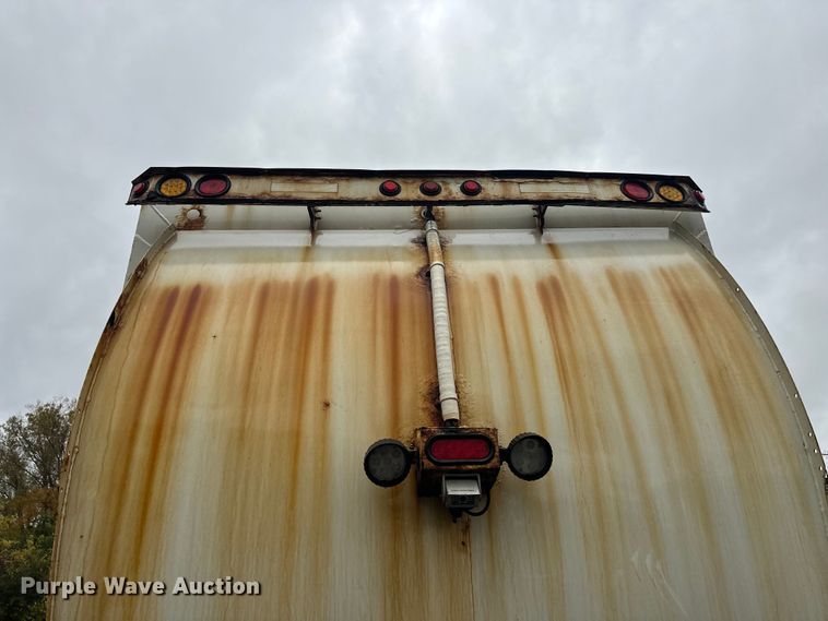 image for item EL0067 2008 Peterbilt PB320 refuse truck