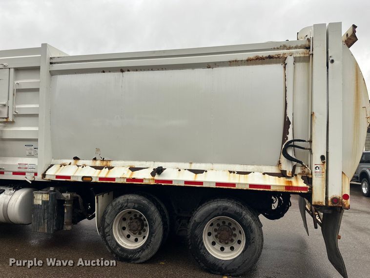 image for item EL0067 2008 Peterbilt PB320 refuse truck