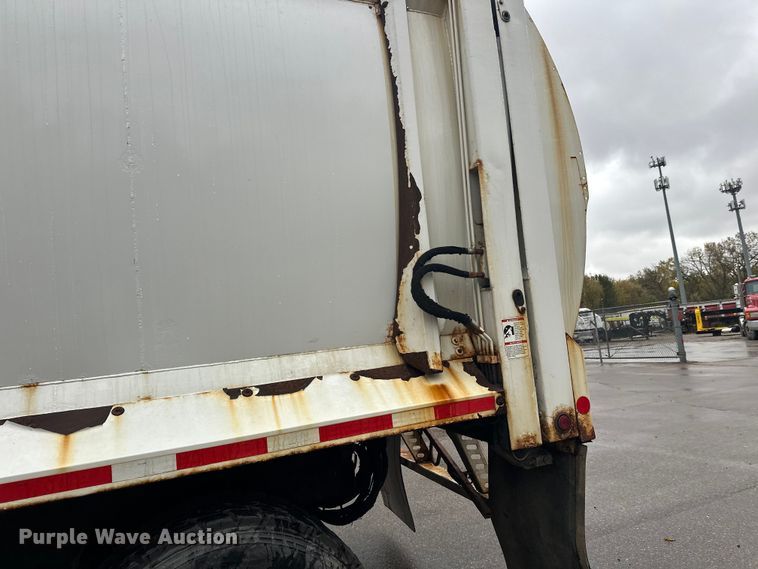 image for item EL0067 2008 Peterbilt PB320 refuse truck