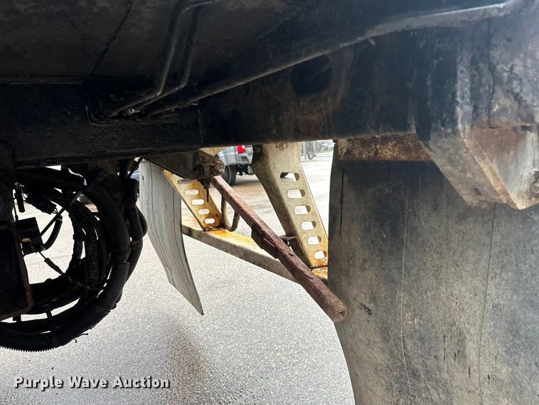 image for item EL0067 2008 Peterbilt PB320 refuse truck