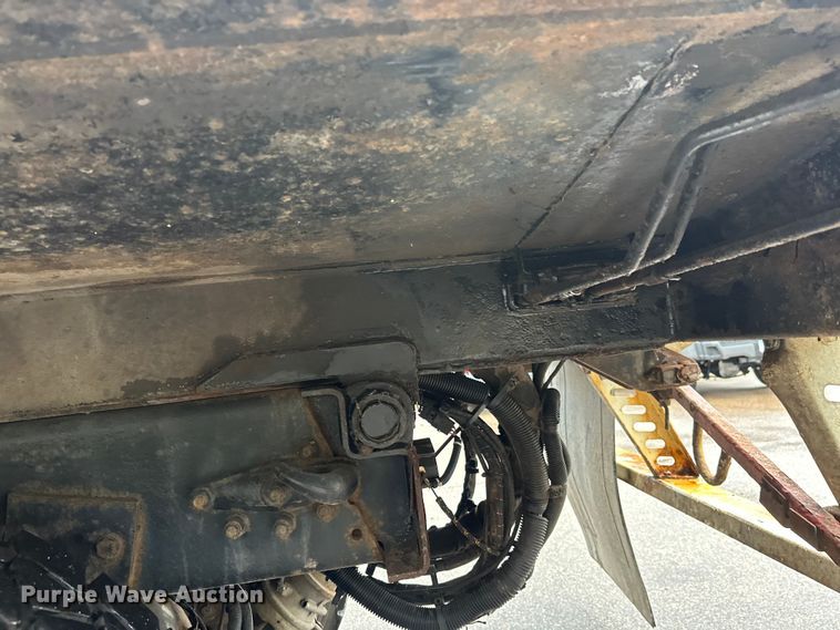 image for item EL0067 2008 Peterbilt PB320 refuse truck