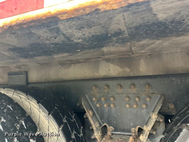 image for item EL0067 2008 Peterbilt PB320 refuse truck