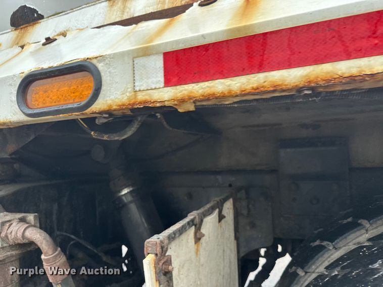 image for item EL0067 2008 Peterbilt PB320 refuse truck