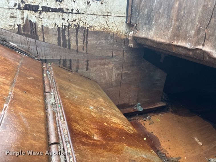 image for item EL0067 2008 Peterbilt PB320 refuse truck