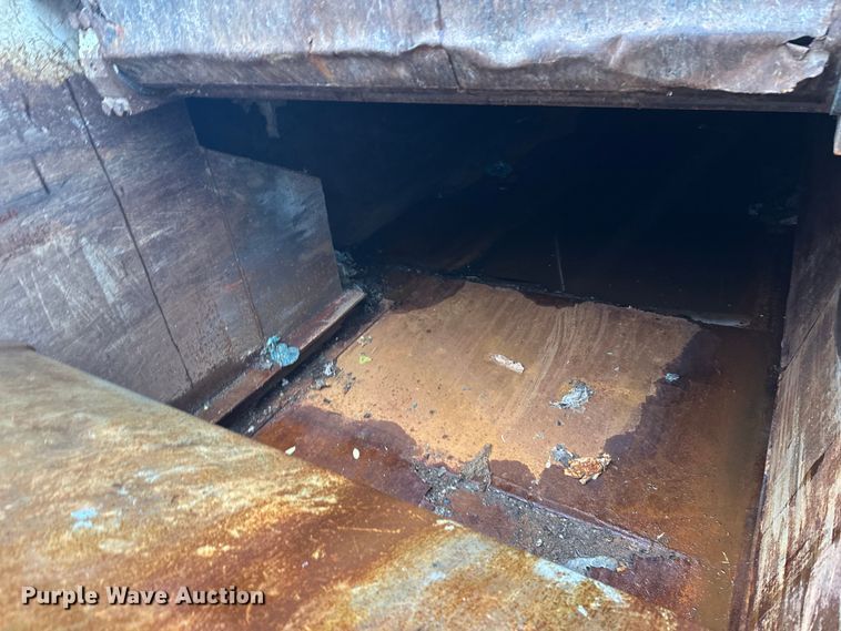 image for item EL0067 2008 Peterbilt PB320 refuse truck