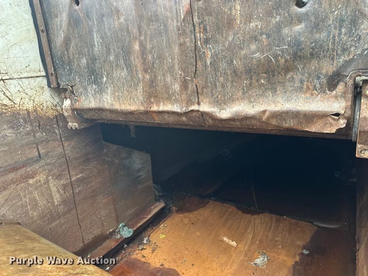 image for item EL0067 2008 Peterbilt PB320 refuse truck