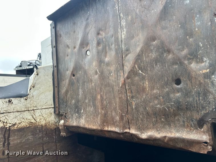 image for item EL0067 2008 Peterbilt PB320 refuse truck