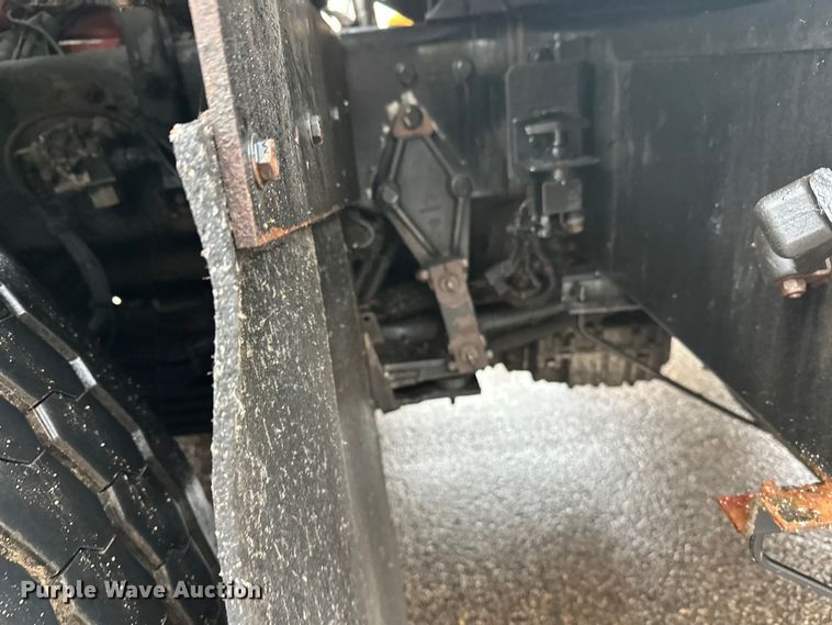 image for item EL0067 2008 Peterbilt PB320 refuse truck