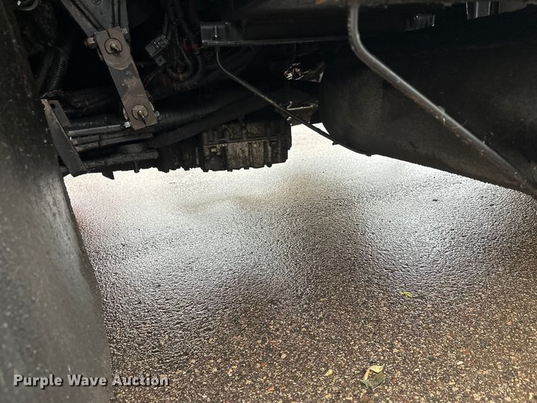 image for item EL0067 2008 Peterbilt PB320 refuse truck