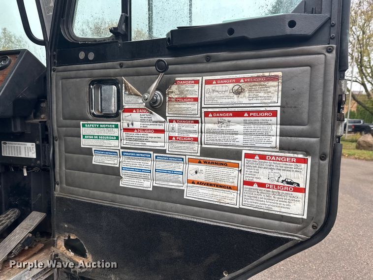 image for item EL0067 2008 Peterbilt PB320 refuse truck