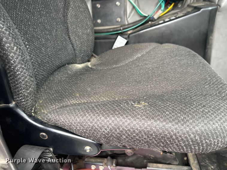 image for item EL0067 2008 Peterbilt PB320 refuse truck