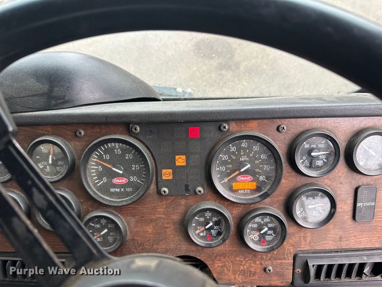 image for item EL0067 2008 Peterbilt PB320 refuse truck