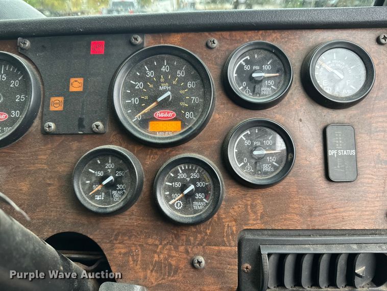 image for item EL0067 2008 Peterbilt PB320 refuse truck