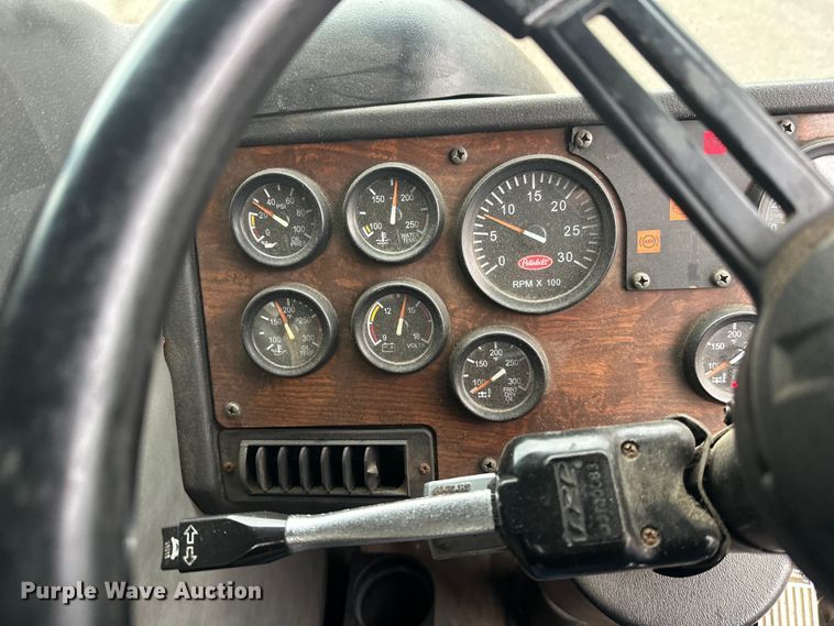 image for item EL0067 2008 Peterbilt PB320 refuse truck