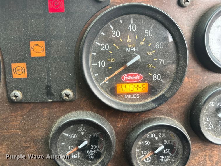 image for item EL0067 2008 Peterbilt PB320 refuse truck