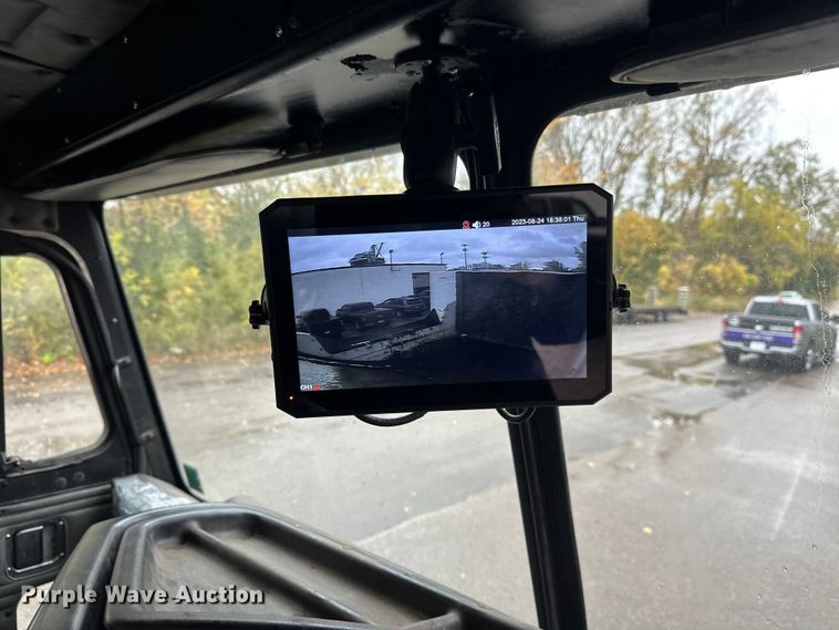 image for item EL0067 2008 Peterbilt PB320 refuse truck