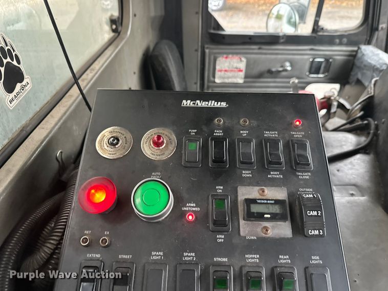 image for item EL0067 2008 Peterbilt PB320 refuse truck