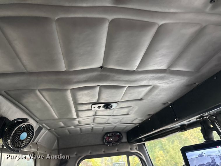 image for item EL0067 2008 Peterbilt PB320 refuse truck