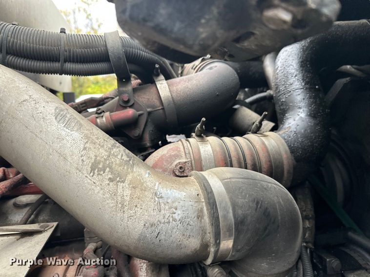 image for item EL0067 2008 Peterbilt PB320 refuse truck