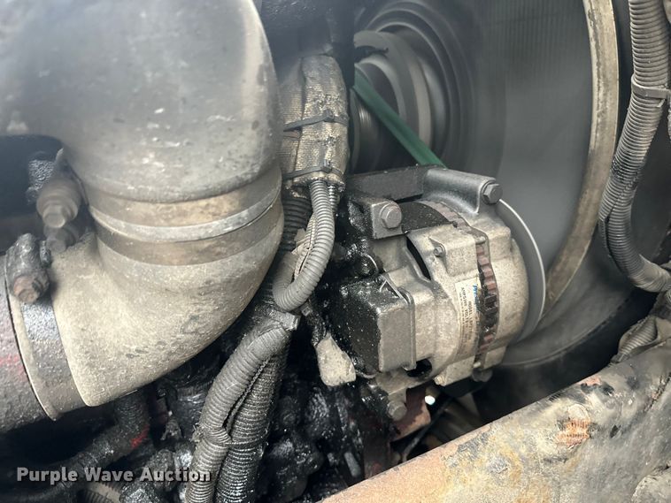 image for item EL0067 2008 Peterbilt PB320 refuse truck