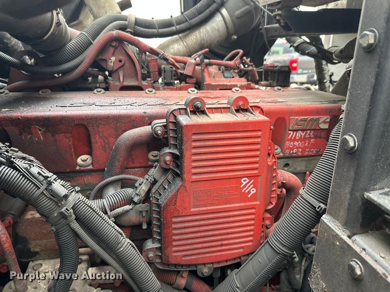 image for item EL0067 2008 Peterbilt PB320 refuse truck