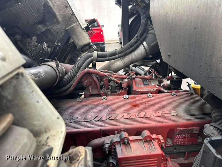 image for item EL0067 2008 Peterbilt PB320 refuse truck