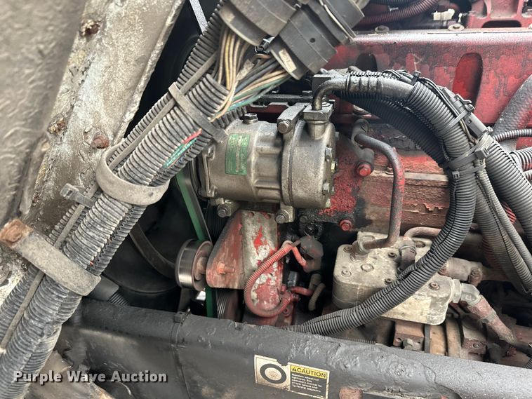 image for item EL0067 2008 Peterbilt PB320 refuse truck