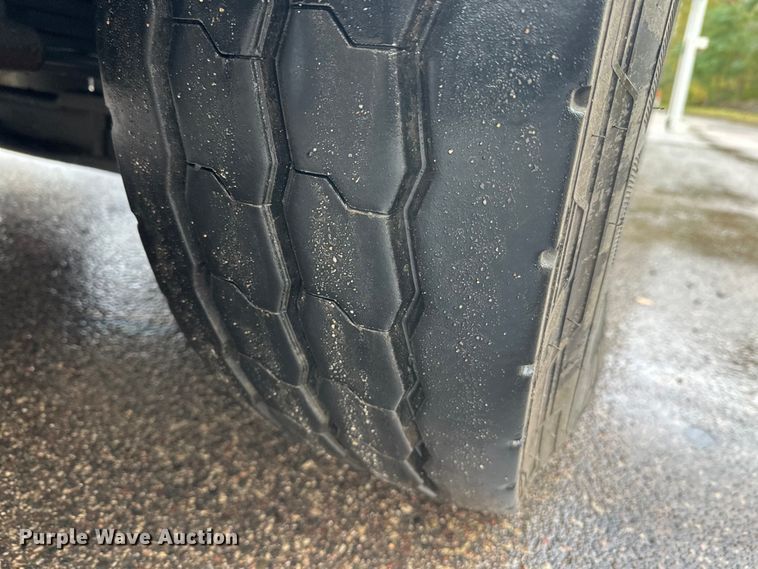 image for item EL0067 2008 Peterbilt PB320 refuse truck