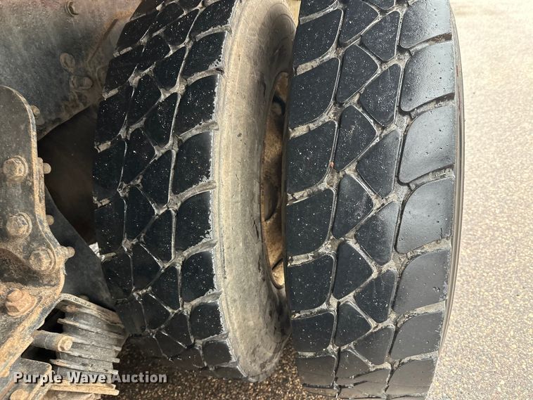 image for item EL0067 2008 Peterbilt PB320 refuse truck