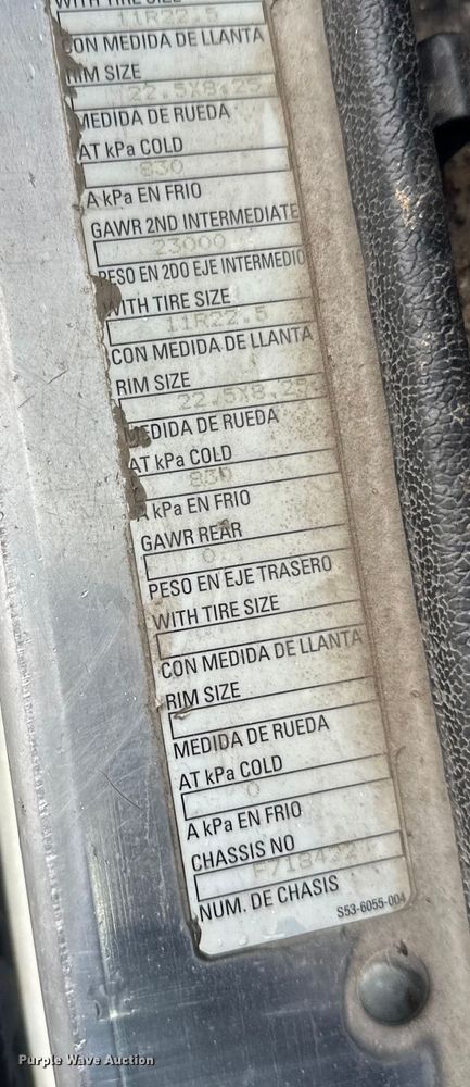 image for item EL0067 2008 Peterbilt PB320 refuse truck